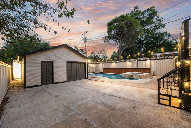 924 N Winnetka Avenue, Dallas, TX 75208
