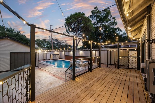 924 N Winnetka Avenue, Dallas, TX 75208