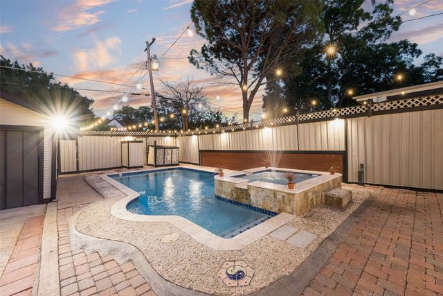 924 N Winnetka Avenue, Dallas, TX 75208