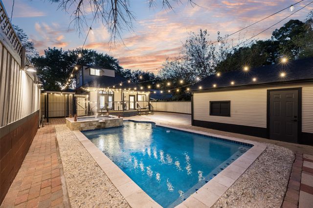 924 N Winnetka Avenue, Dallas, TX 75208