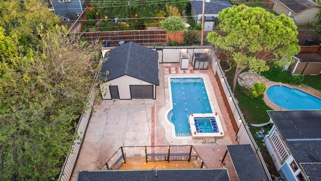 924 N Winnetka Avenue, Dallas, TX 75208