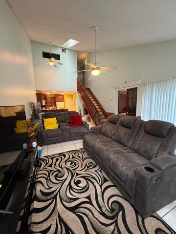 2035 Winners Circle, North Lauderdale, FL 33068