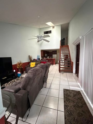 2035 Winners Circle, North Lauderdale, FL 33068