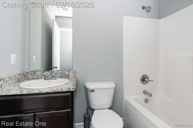 2249 Legacy Drive, Burton, MI 48519