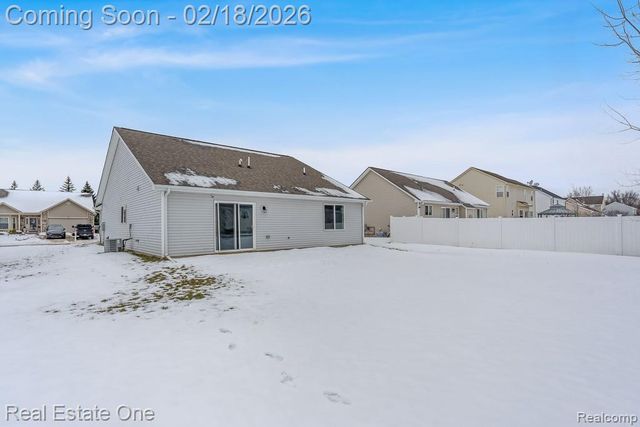 2249 Legacy Drive, Burton, MI 48519