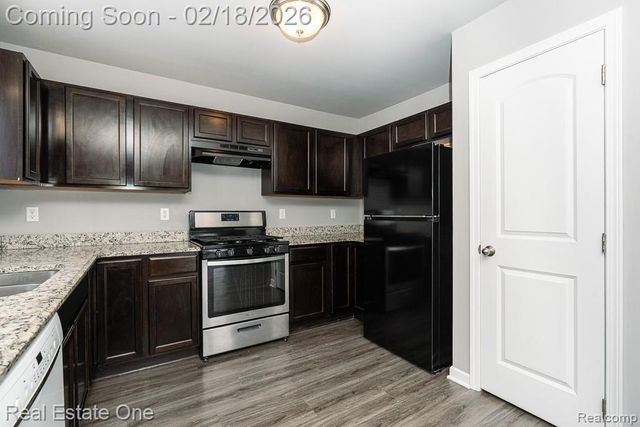 2249 Legacy Drive, Burton, MI 48519