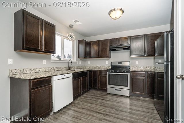 2249 Legacy Drive, Burton, MI 48519