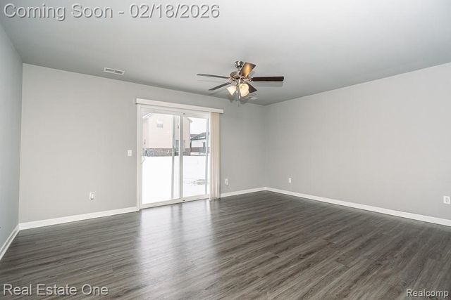 2249 Legacy Drive, Burton, MI 48519