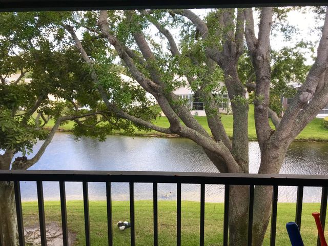 508 Harbour Pointe Way, Greenacres, FL 33413