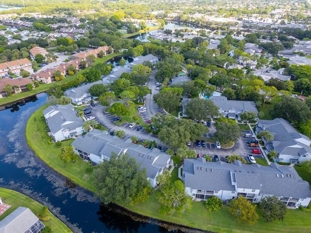 508 Harbour Pointe Way, Greenacres, FL 33413