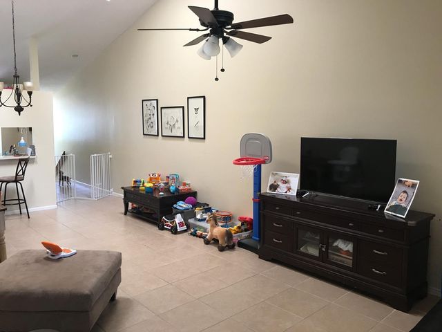508 Harbour Pointe Way, Greenacres, FL 33413