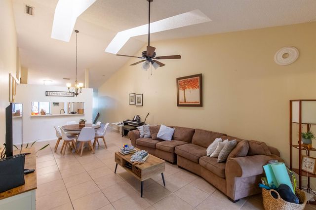 508 Harbour Pointe Way, Greenacres, FL 33413