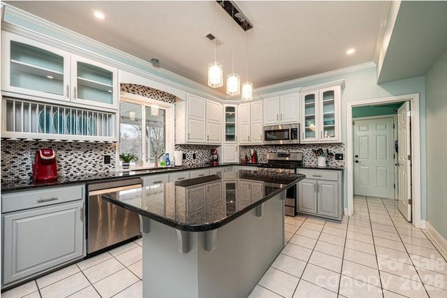 1360 Sweetbriar Lane, Hickory, NC 28602