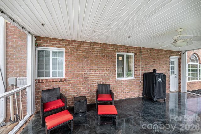 1360 Sweetbriar Lane, Hickory, NC 28602