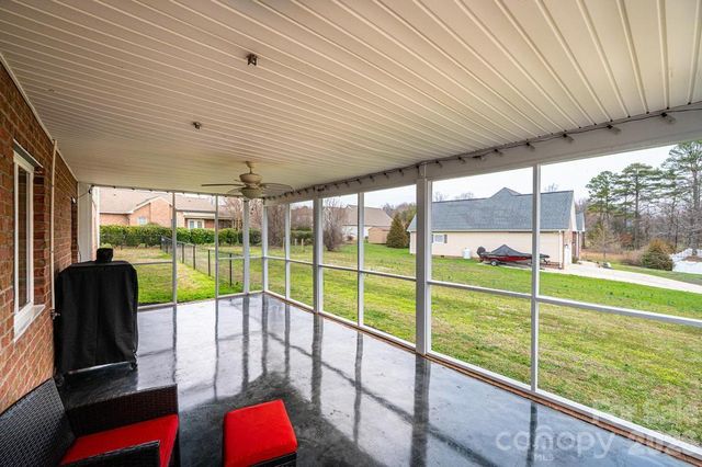 1360 Sweetbriar Lane, Hickory, NC 28602