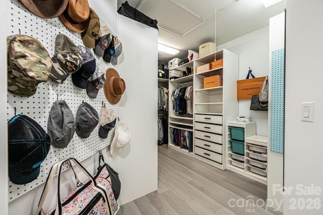 1360 Sweetbriar Lane, Hickory, NC 28602