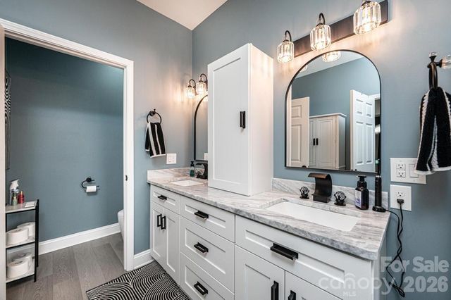 1360 Sweetbriar Lane, Hickory, NC 28602