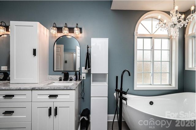 1360 Sweetbriar Lane, Hickory, NC 28602