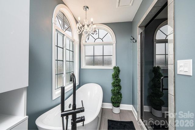 1360 Sweetbriar Lane, Hickory, NC 28602