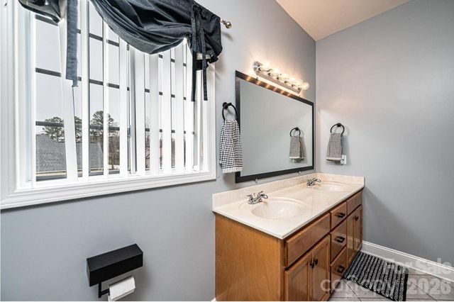 1360 Sweetbriar Lane, Hickory, NC 28602