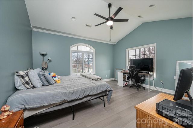 1360 Sweetbriar Lane, Hickory, NC 28602