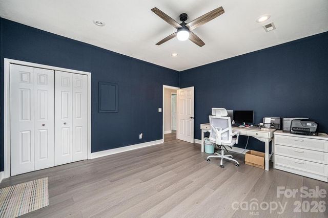 1360 Sweetbriar Lane, Hickory, NC 28602