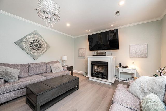 1360 Sweetbriar Lane, Hickory, NC 28602