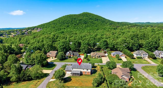 1360 Sweetbriar Lane, Hickory, NC 28602