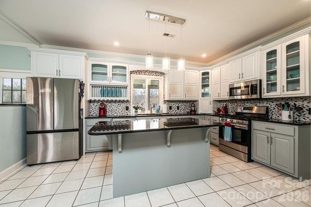 1360 Sweetbriar Lane, Hickory, NC 28602