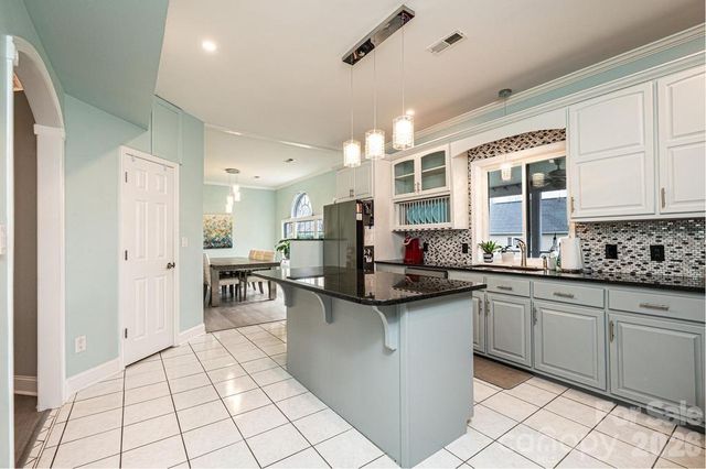 1360 Sweetbriar Lane, Hickory, NC 28602