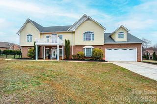 1360 Sweetbriar Lane, Hickory, NC 28602