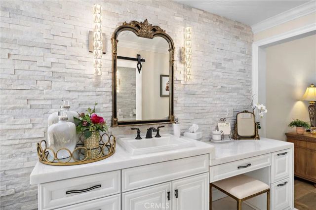 5603 E Crest De Ville, Orange, CA 92867