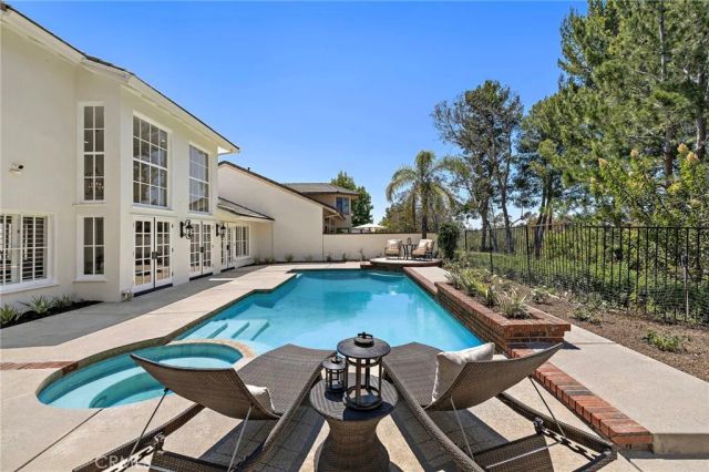5603 E Crest De Ville, Orange, CA 92867