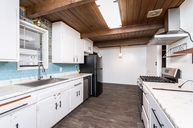 160 Arcade Blvd, Sacramento, CA 95815