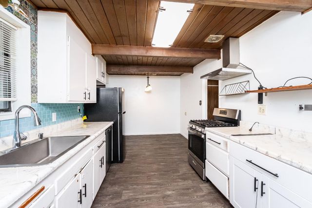 160 Arcade Blvd, Sacramento, CA 95815