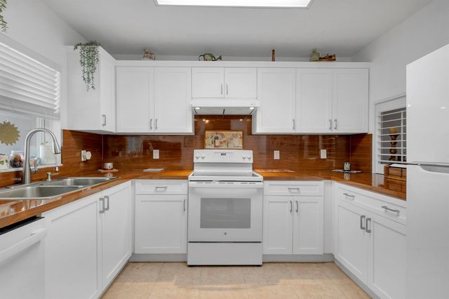 9440 Live Oak Place 402, Davie, FL 33324