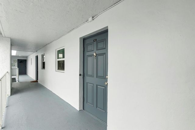 9440 Live Oak Place 402, Davie, FL 33324