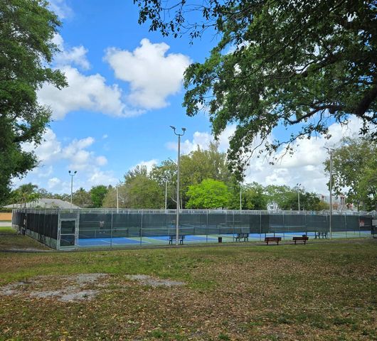 9440 Live Oak Place 402, Davie, FL 33324