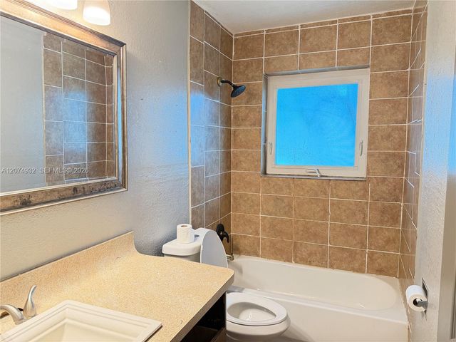 56 NW 39th Street 56, Miami, FL 33127