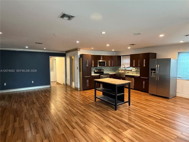 56 NW 39th Street 56, Miami, FL 33127