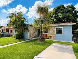 56 NW 39th Street 56, Miami, FL 33127