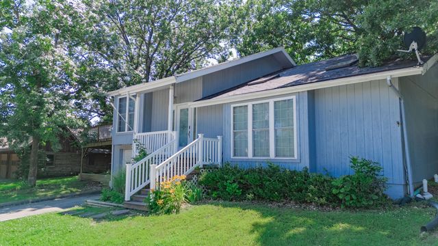 18220 S 1511 Road, Stockton, MO 65785