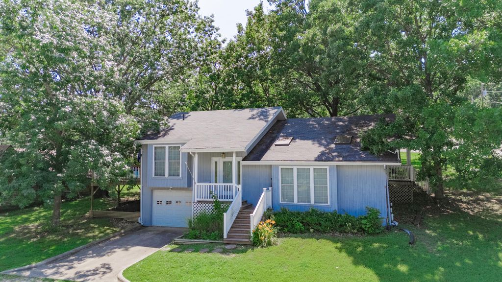 18220 S 1511 Road, Stockton, MO 65785