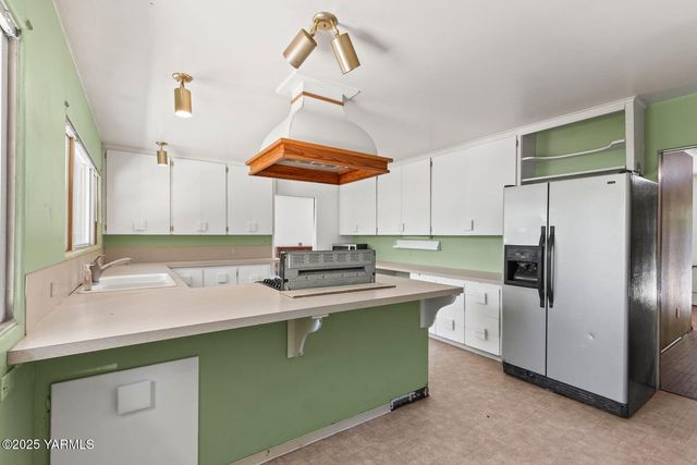 S 912 29th Ave, Yakima, WA 98902