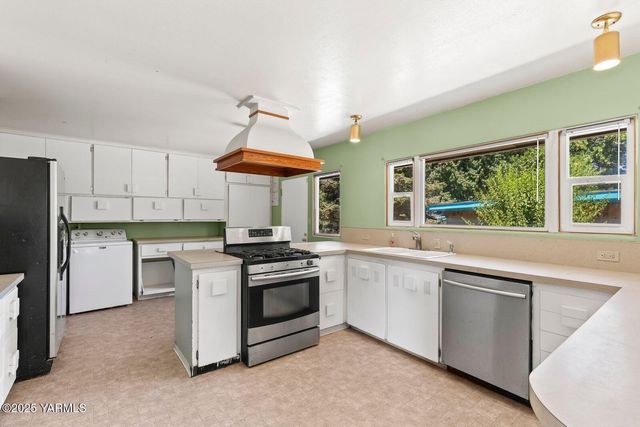 S 912 29th Ave, Yakima, WA 98902