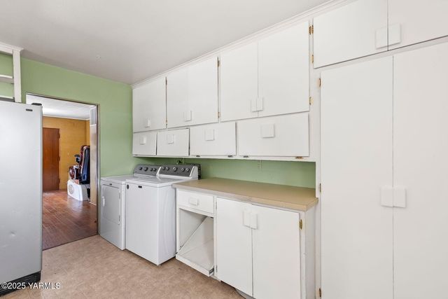 S 912 29th Ave, Yakima, WA 98902