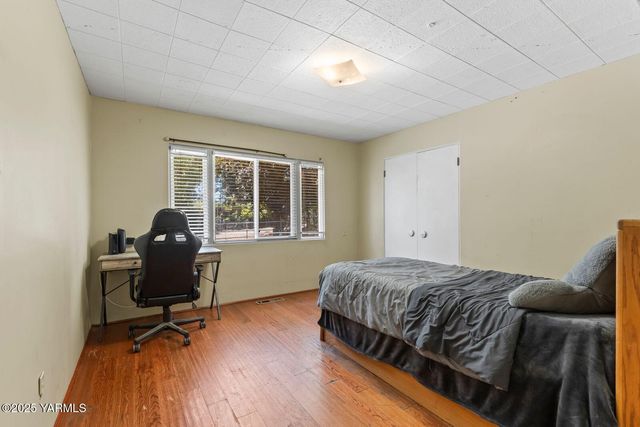 S 912 29th Ave, Yakima, WA 98902