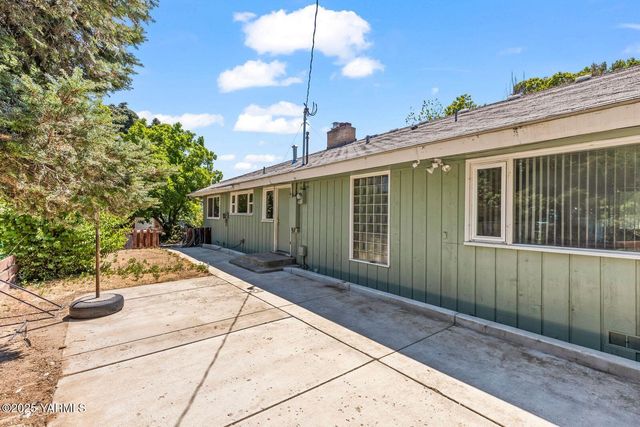 S 912 29th Ave, Yakima, WA 98902