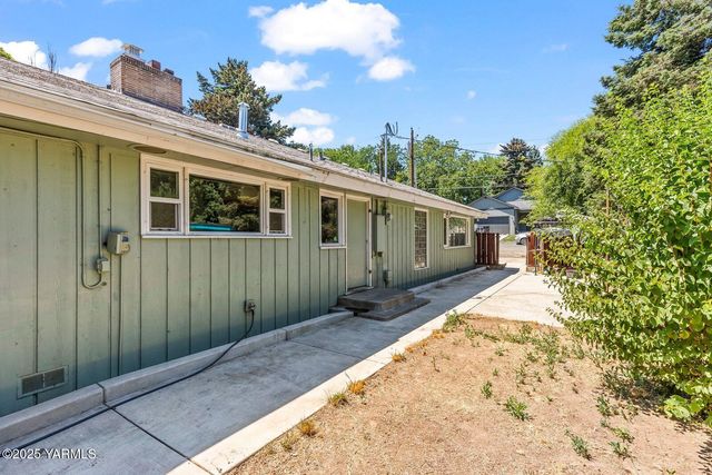 S 912 29th Ave, Yakima, WA 98902