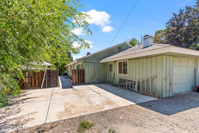 S 912 29th Ave, Yakima, WA 98902